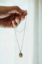 Load image into Gallery viewer, Oval Locket